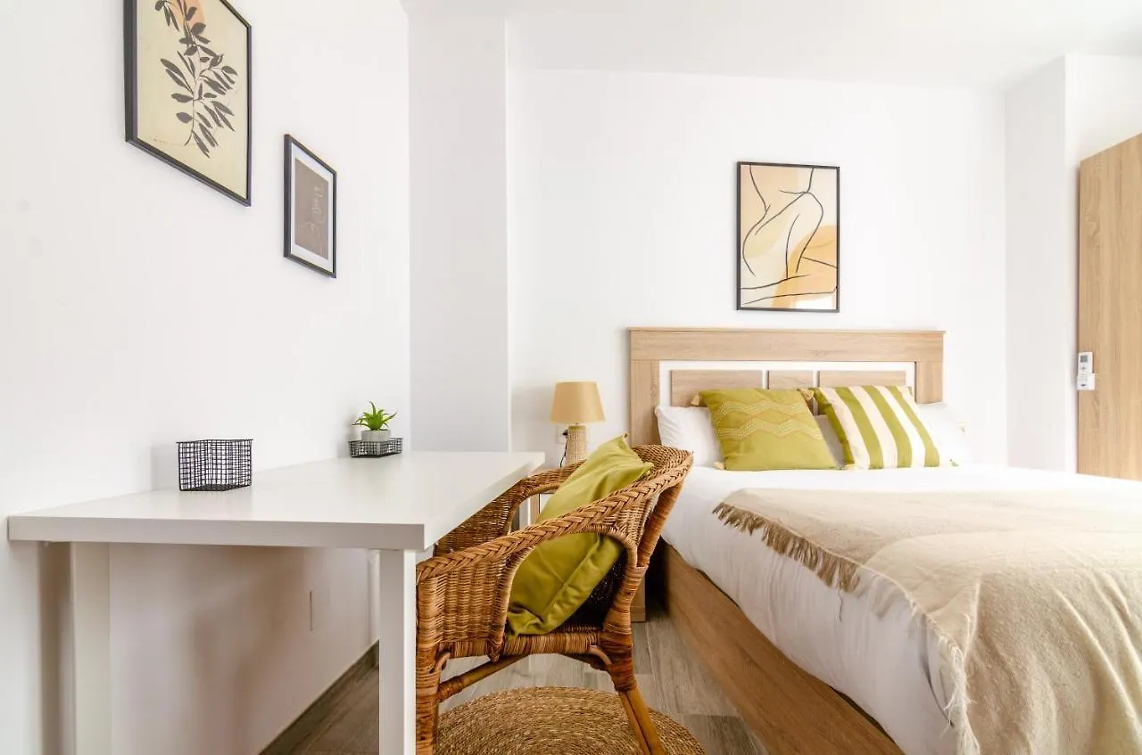 Lägenhet Wintowinrentals Your Home Steps From The Center Málaga