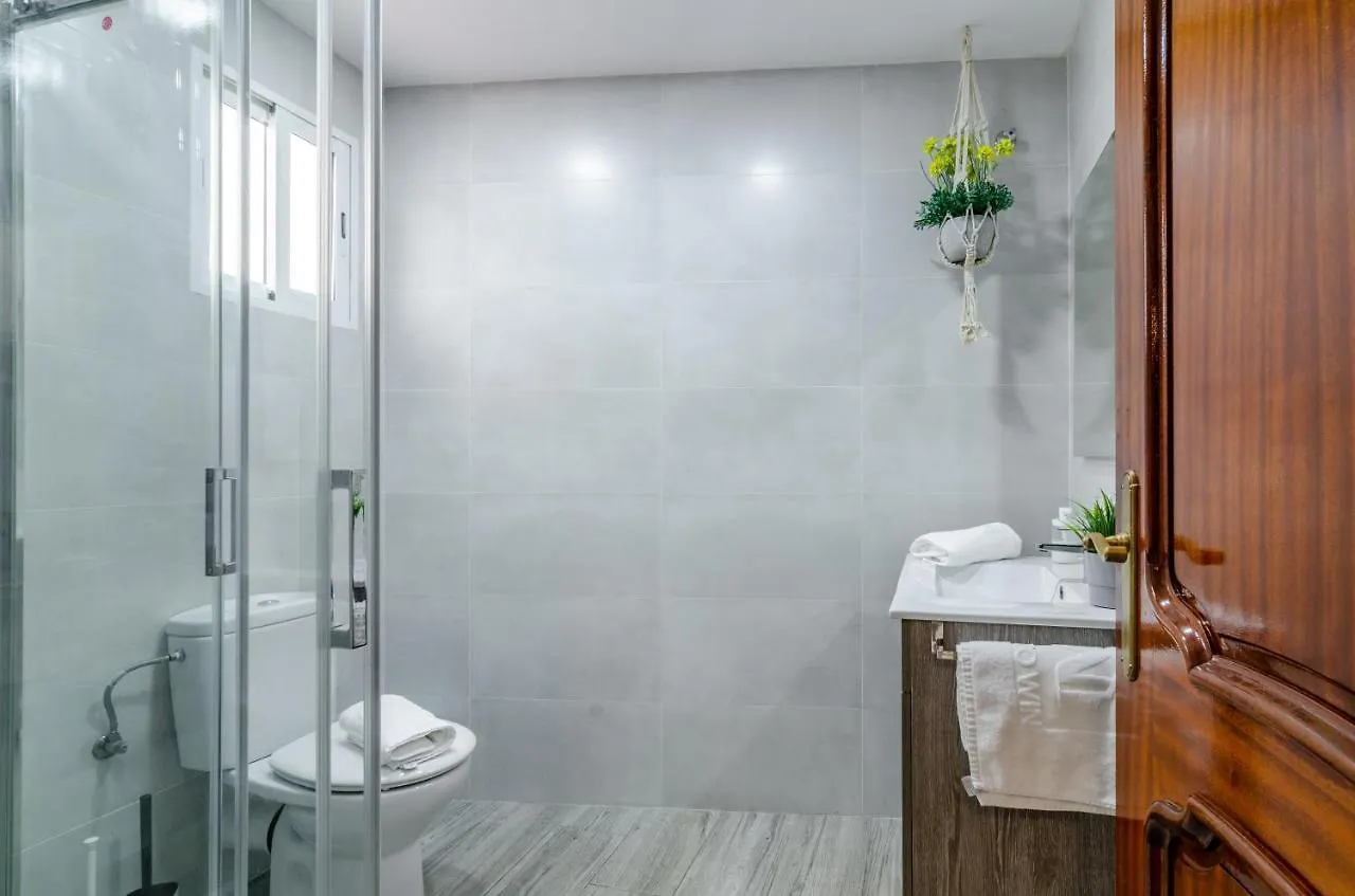 Lägenhet Wintowinrentals Your Home Steps From The Center Málaga